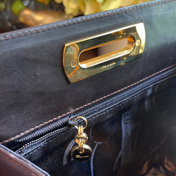 Salvatore Ferragamo Gancini Brown Leather Shoulder Bag P21 | RARE COLOR! - Picture 12 of 16